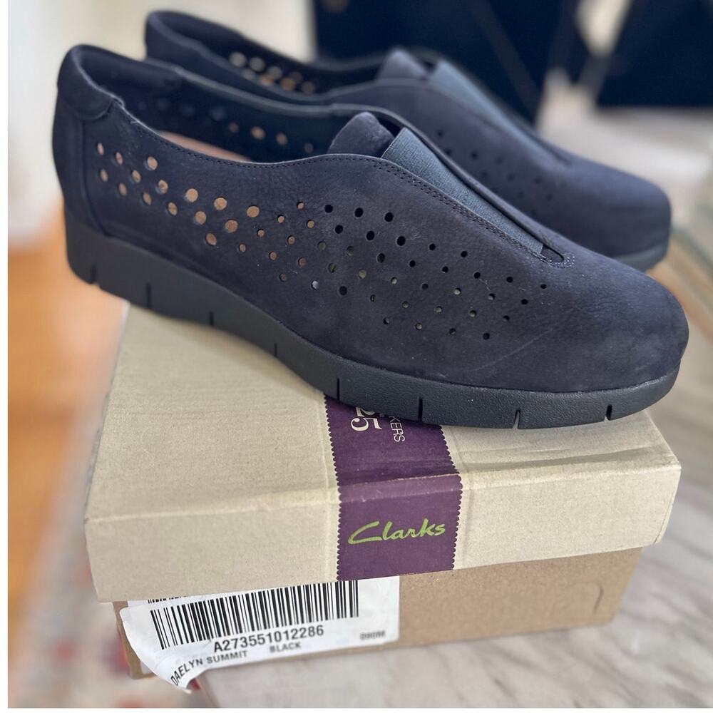 Clarks NIB Daelyn Summit Black Nubuck Suede Leather Perforated Loafer